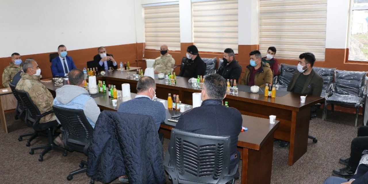 Şenoba Belde Belediye Başkanı Babat Esnafla Bir Araya Geldi