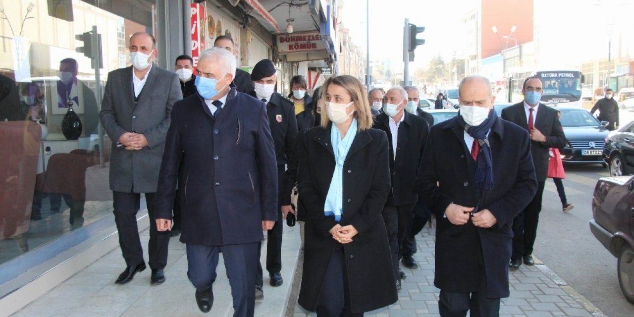 Nevşehir Valisi Kendisi İle Fotoğraf Çekinmek İsteyen Çocuğun Annesi İle Görüntülü Konuştu