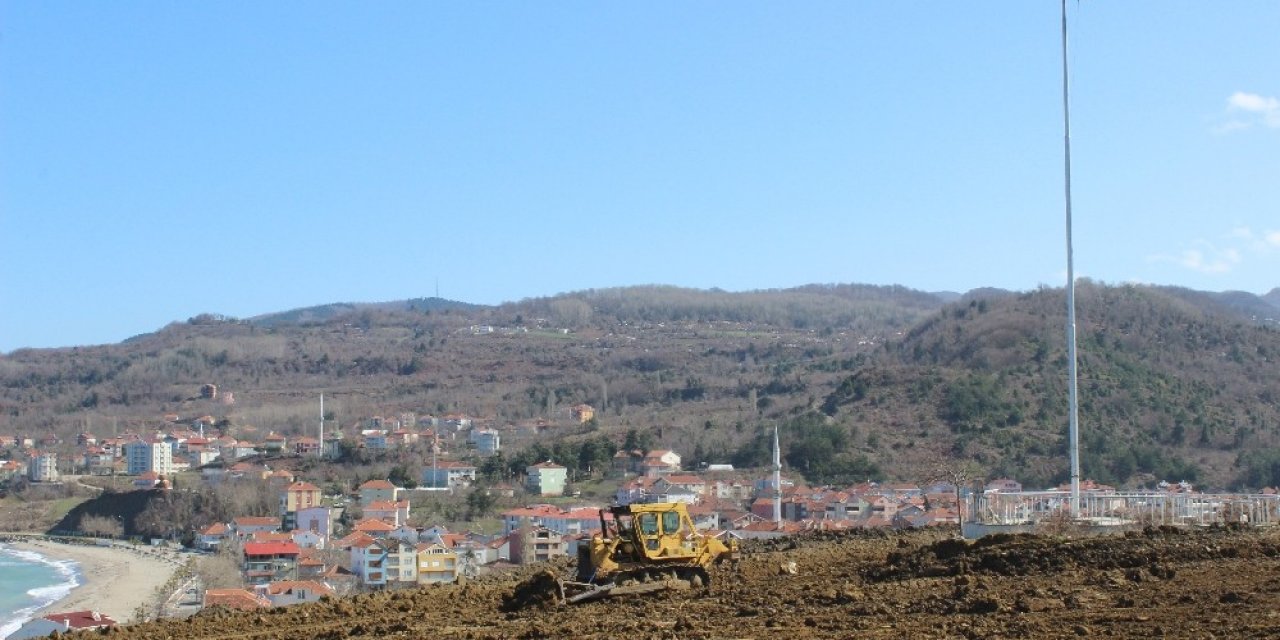 Güzelkent’te Şehitlik Anıtı Ve Çevresi Güzelleşiyor