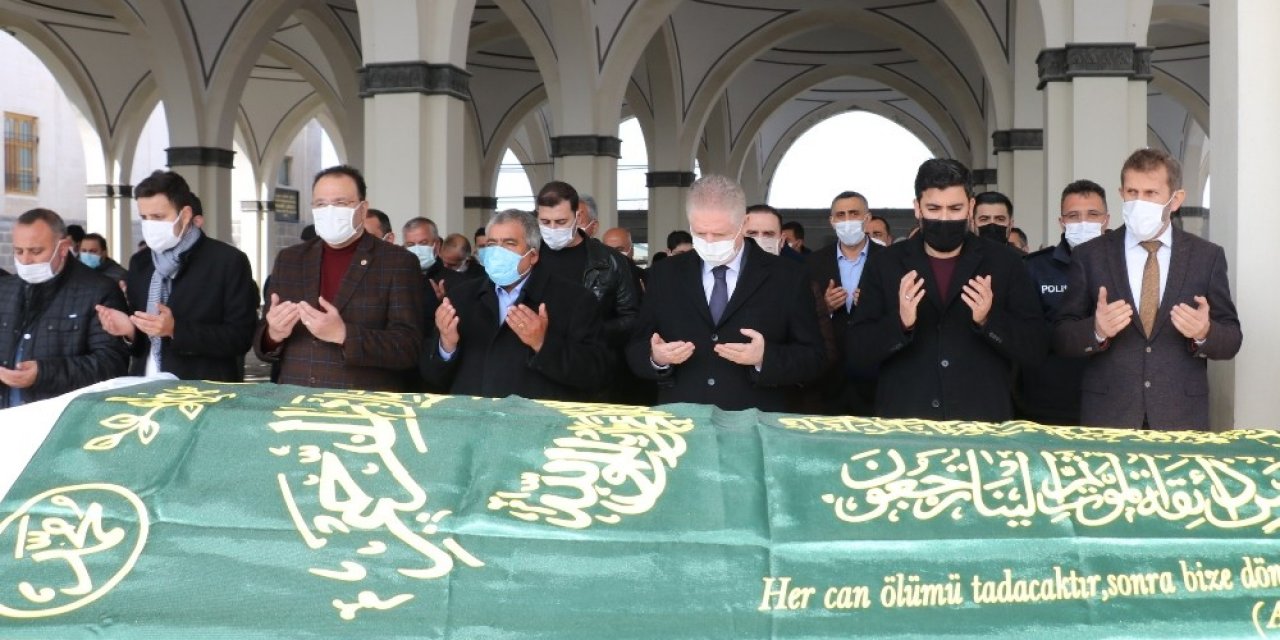 İ̇brahim Ay’ın Annesi Nükhet Ay Gözyaşlarıyla Defnedildi