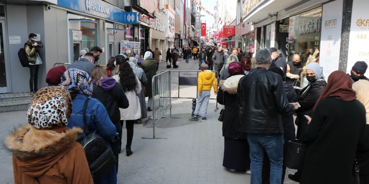 ’kırmızı’ Alarm Veren Samsun’da Tedbirler De Kuyruklar Da Arttı