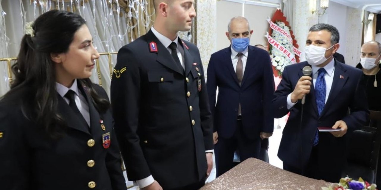 Astsubay Çift Nikahlarına Üniformaları İle Katıldı