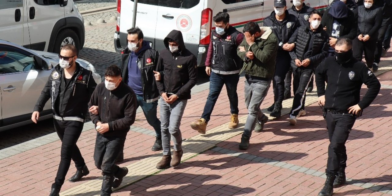 Gençleri Zehirleyen 5 Torbacı Tutuklandı