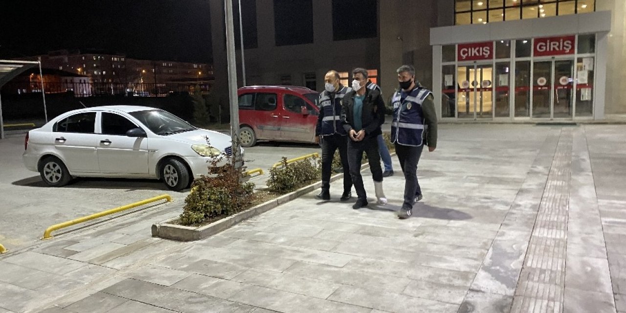 Eski Eşini Bıçakla Öldüren Koca Tutuklandı