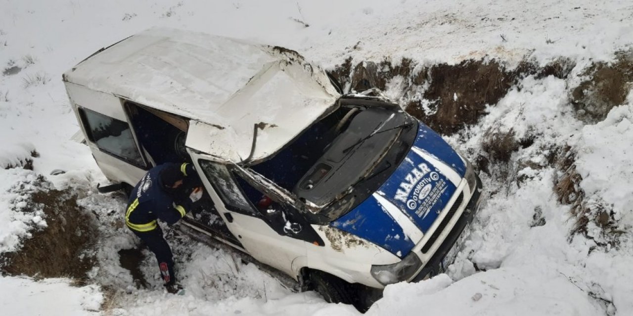 Van’da Trafik Kazası; 2 Yaralı