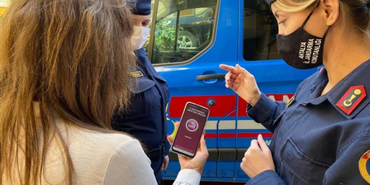 Jandarmadan Çalışan Ve Koruma Altında Bulunan Kadınlara Anlamlı Ziyaret