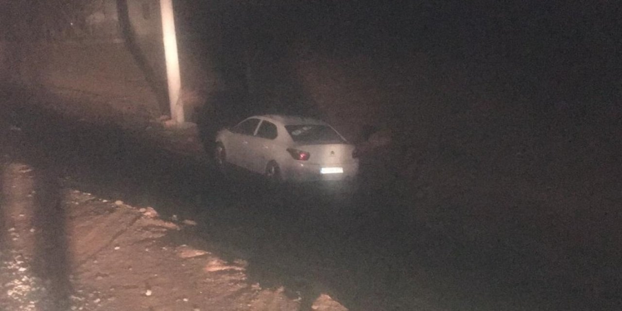 Kaza Yapan Zehir Tacirleri Çekici Beklerken Polisi Karşılarında Buldu