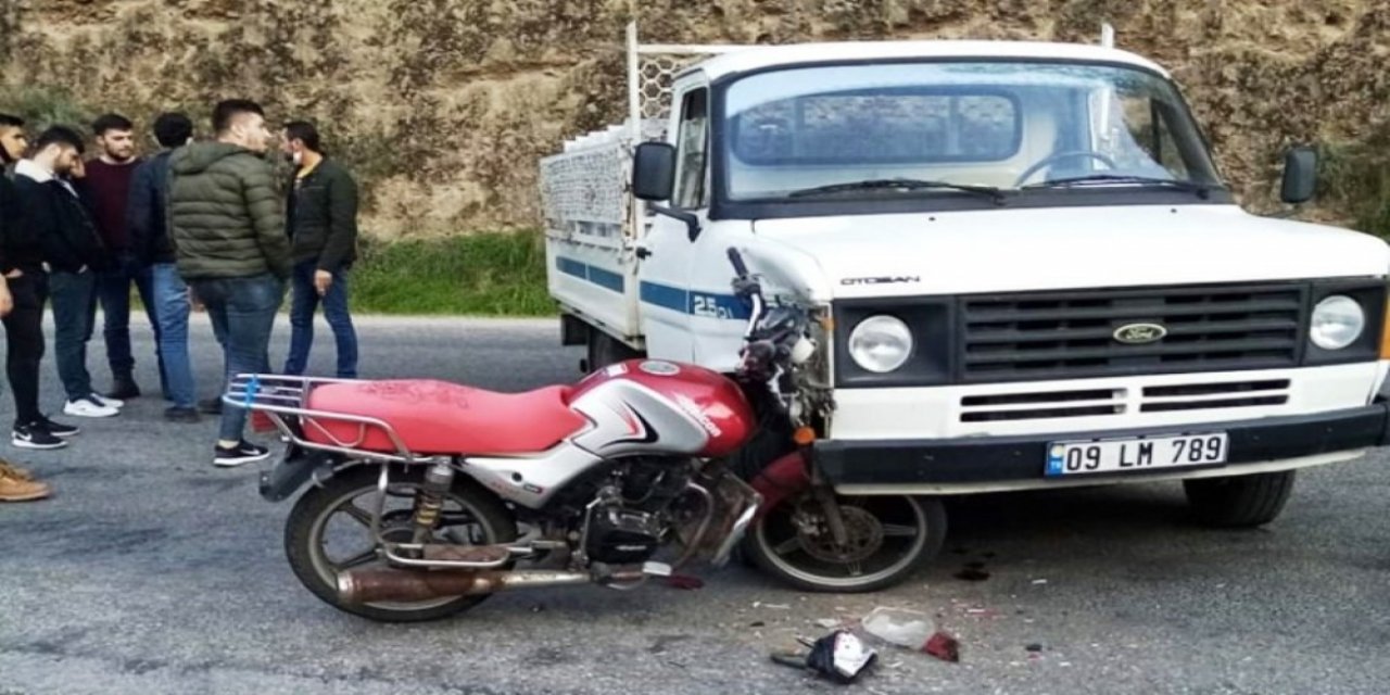 Motosiklet Kamyonete Ok Gibi Saplandı