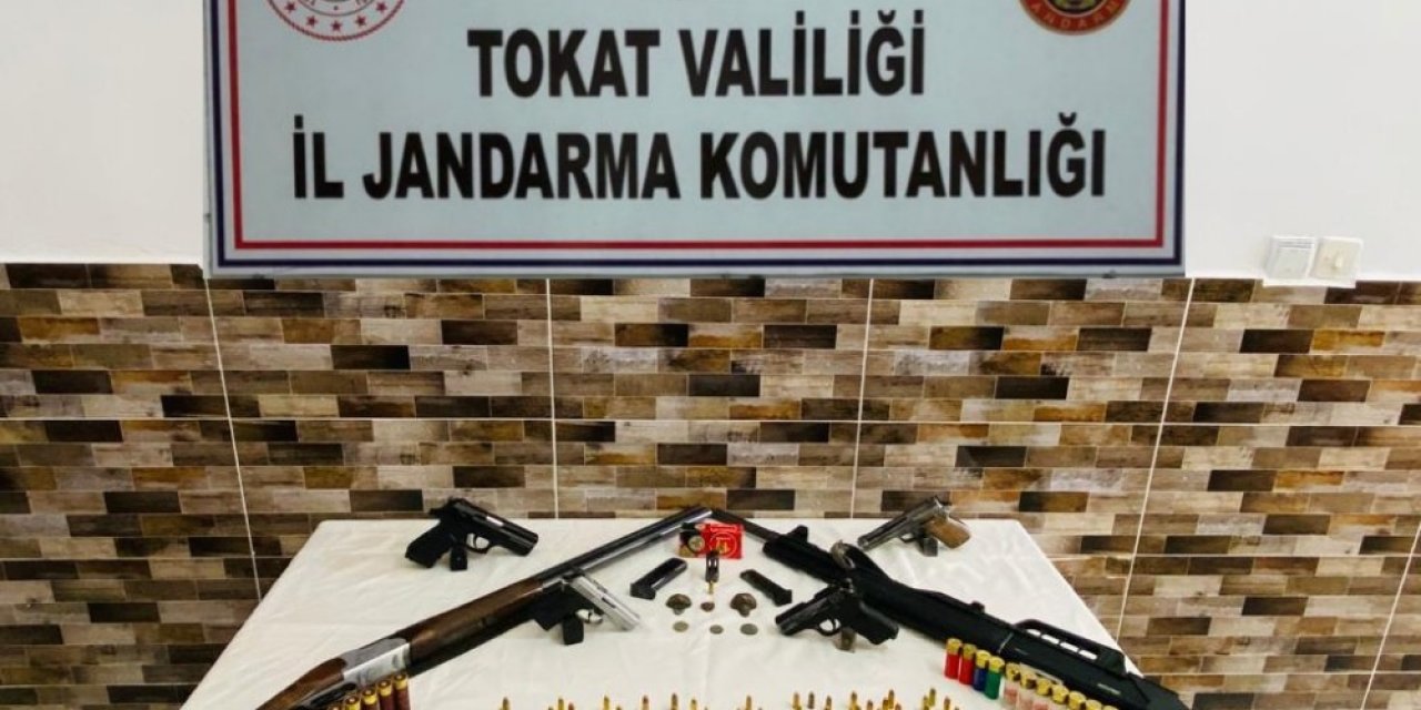 Silahları Satamadan Yakalandı