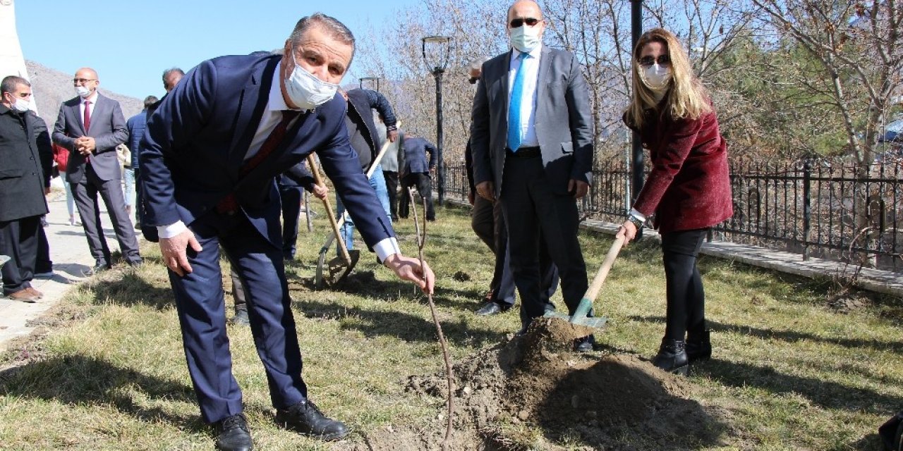 Yeşilırmak Yerleşkesinde Fidanlar Toprakla Buluştu