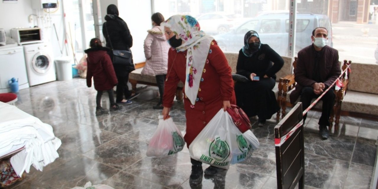 Van Umut Kervanı’ndan 510 Aileye Gıda Yardımı