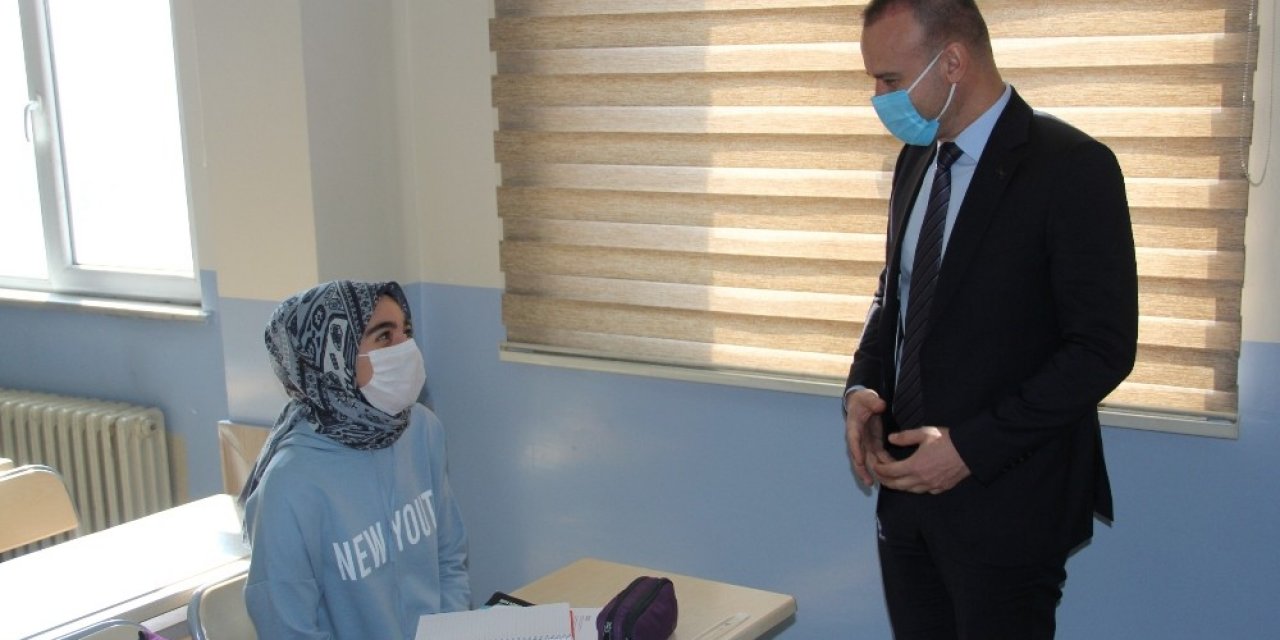 Ağrı Milli Eğitim Müdürü Tekin, Patnos İlçesindeki Okullarda İncelemelerde Bulundu