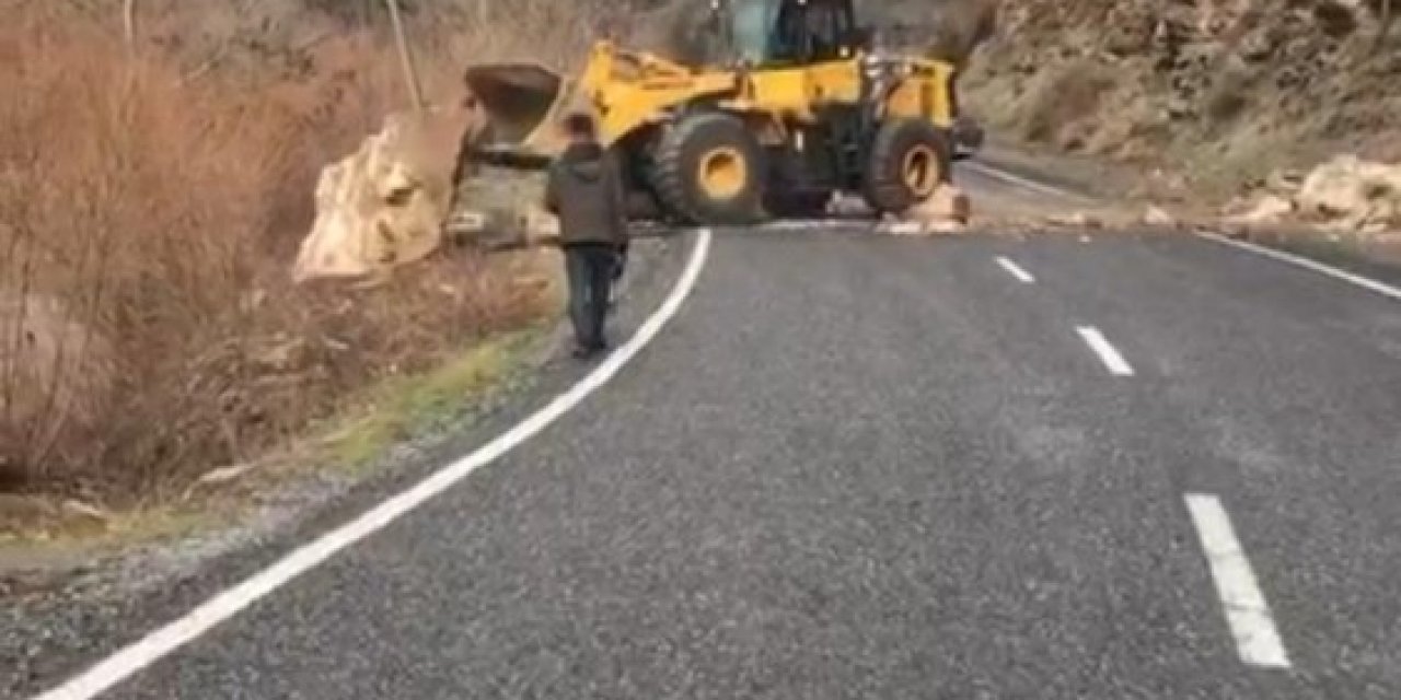 Çukurca Yoluna İnen Kayalar Temizlendi