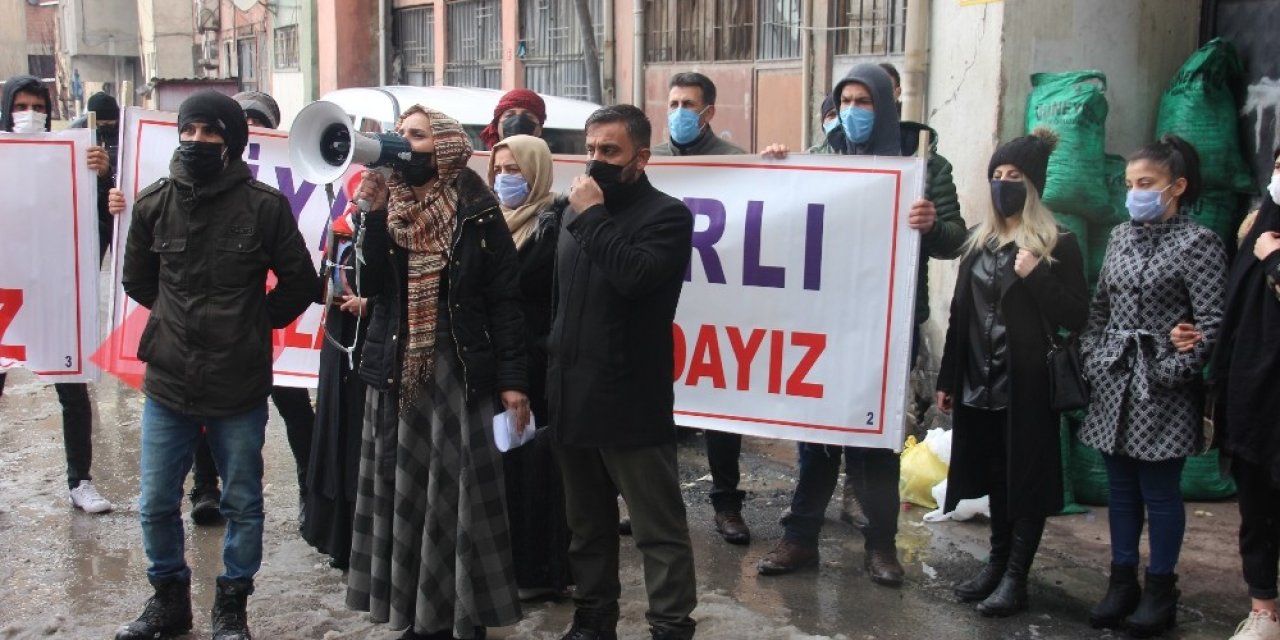 Hdp İ̇l Binası Önünde “evlat Nöbeti” 4”üncü Haftasında