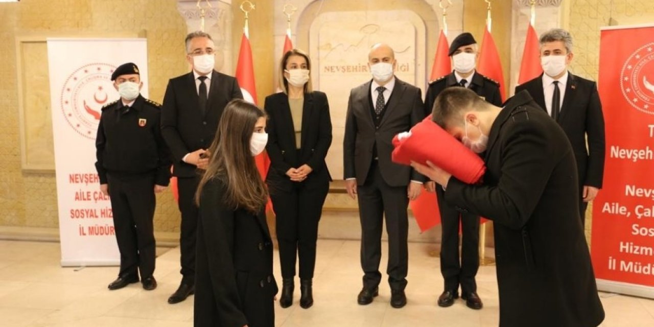 18 Mart’ta Çanakkale’de Göndere Çekilecek Ay Yıldızlı Bayrak Nevşehir’e Ulaştı