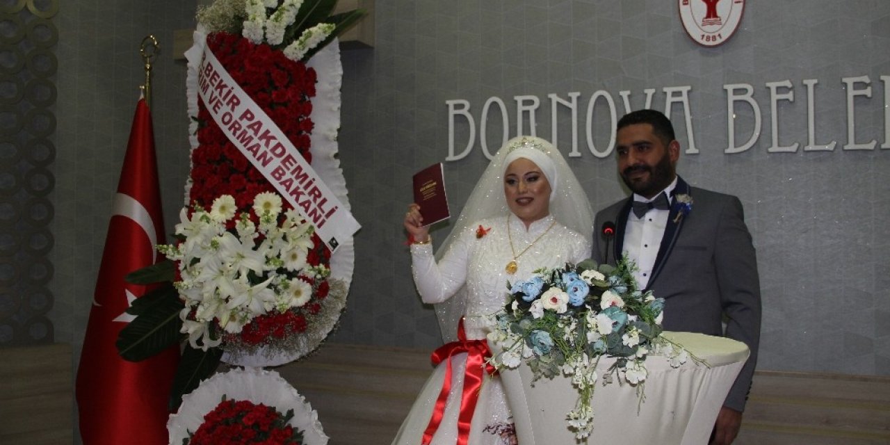 Depremin Sembolü Buse Dünyaevine Girdi