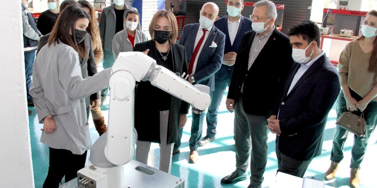 Milletvekili Yılmaz Ve İ̇l Başkanı Ercik Model Fabrikayı İnceledi