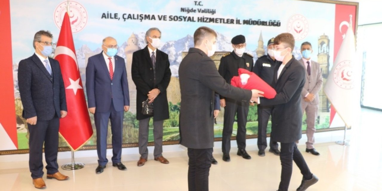 Anadolu Gönül Yolu 81 Genç 81 Bayrak Teslim Töreni Yapıldı