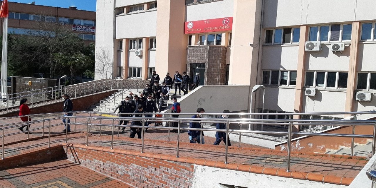İ̇ki Güvenlik Görevlisini Yaralayan Baba Ve Oğlu Tutuklandı