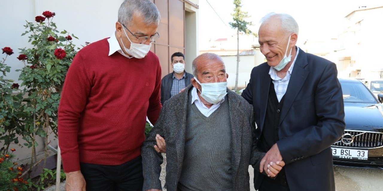 Başkan Tarhan, Eski Rakibi Hocaoğlu İle Birlikte Yaşlıları Ziyaret Etti