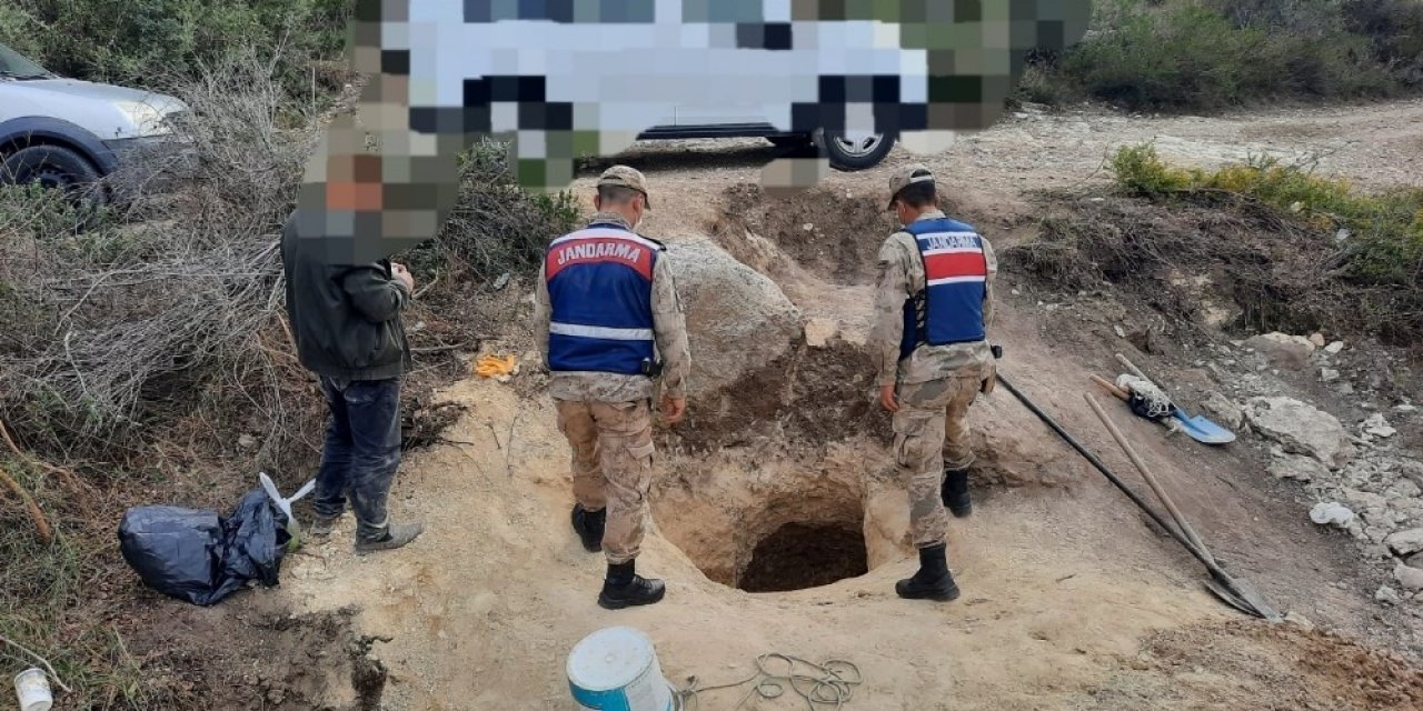 Osmaniye’de Definecilere Jandarmadan Suçüstü Baskın
