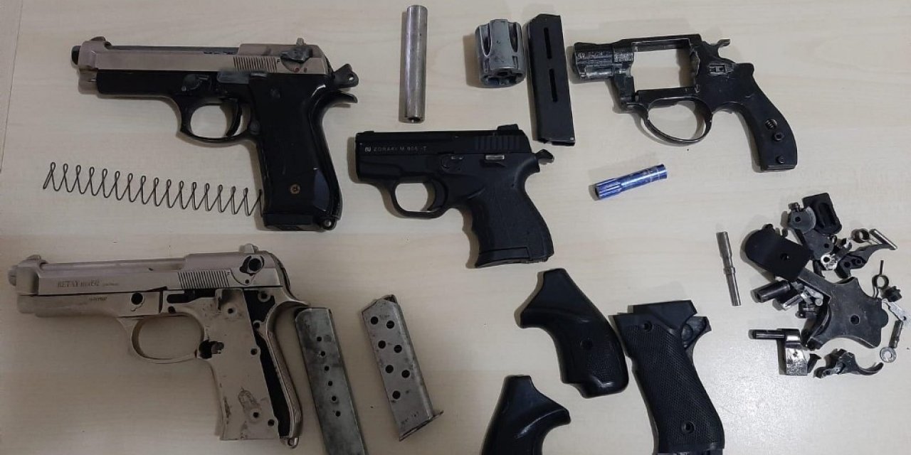 Hatay’da Durdurulan Araçtan 3 Adet Ruhsatsız Tabanca Ele Geçirildi