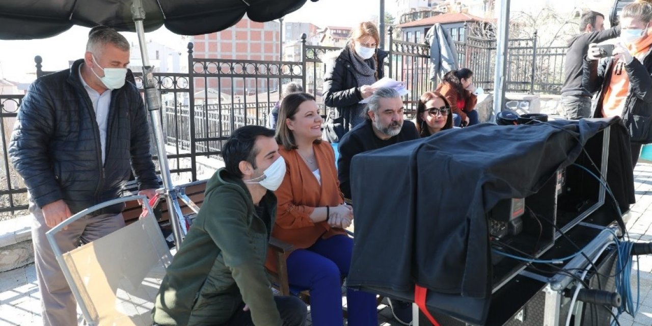 Başkan Hürriyet, Yönetmen Koltuğuna Oturdu