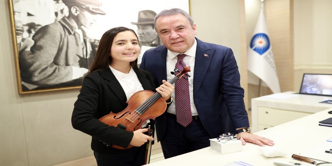 Keman Yıldızı Elif Eroğlu Polonya’da Birincilik Kazandı