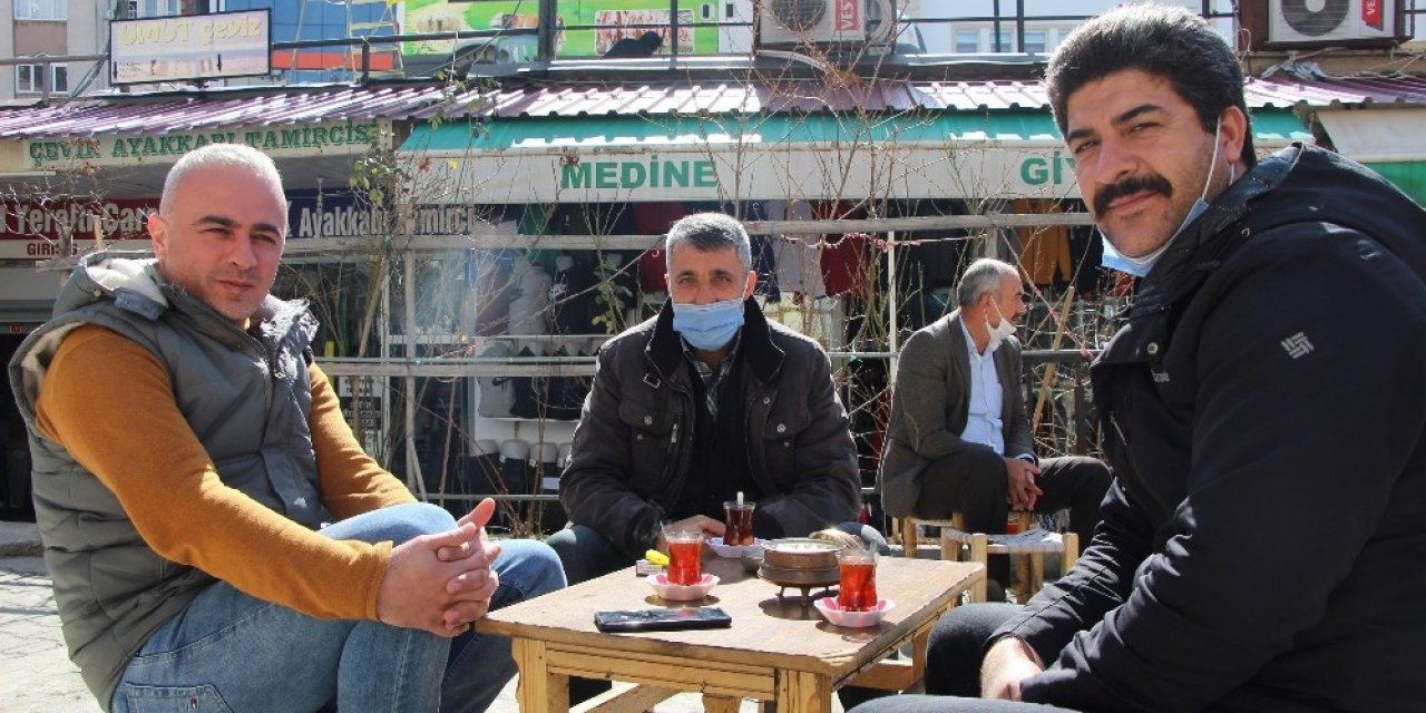 Kısıtlamaların Kalktığı Bingöl’de Vatandaşlar Güneşin Tadını Çıkardı
