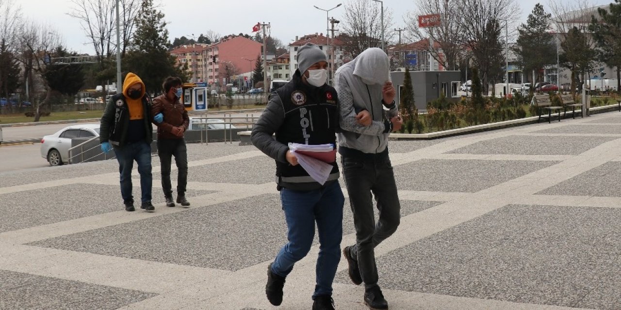 Tem’de 30 Gram Kokainle Yakalanan 2 Kişi Adliyeye Sevk Edildi