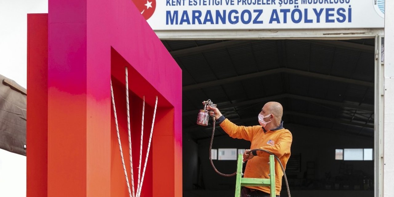 Marangozhanede Kadınlar İçin Figürler Üretiliyor