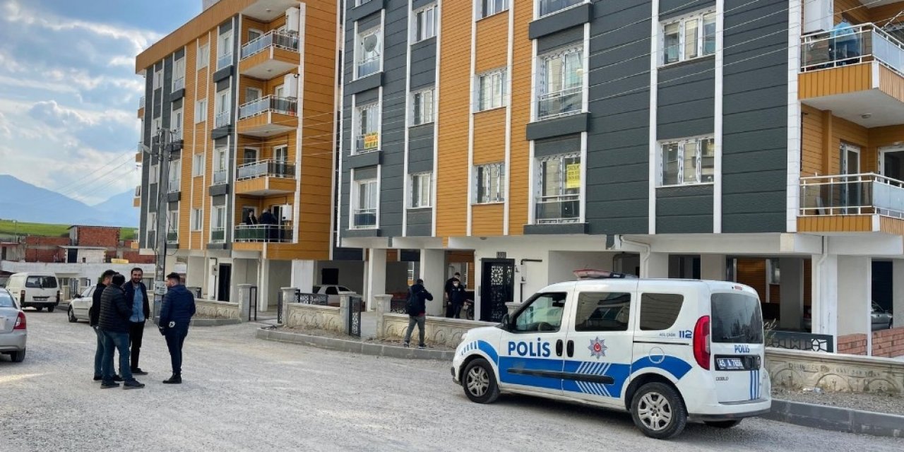 Kuru Sıkı Tabancayla Oynayan Genç Kendini Vurdu