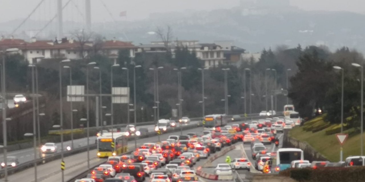 İ̇stanbul’da Pazar Kısıtlamasına Saatler Kala Trafik Yoğunluğu