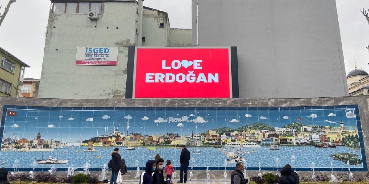 Pendik’te ’love Erdoğan’ Görseli Led Ekranlara Yansıtıldı