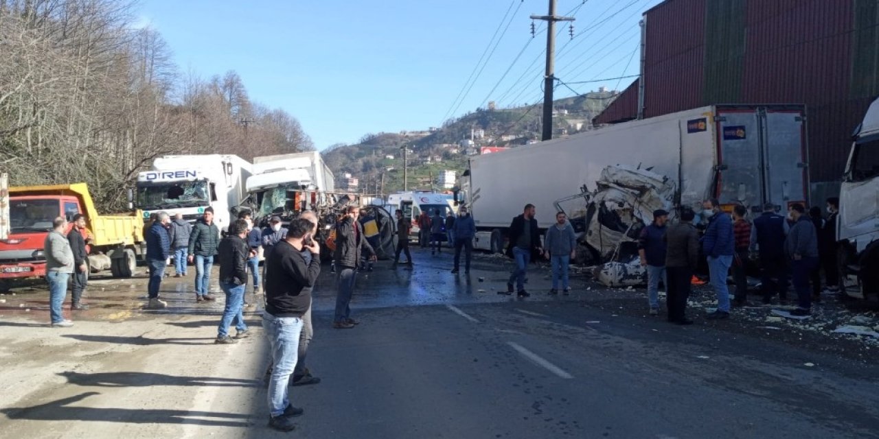 Rize’de Beton Mikseri Tır İle Çarpıştı: 1 Ölü