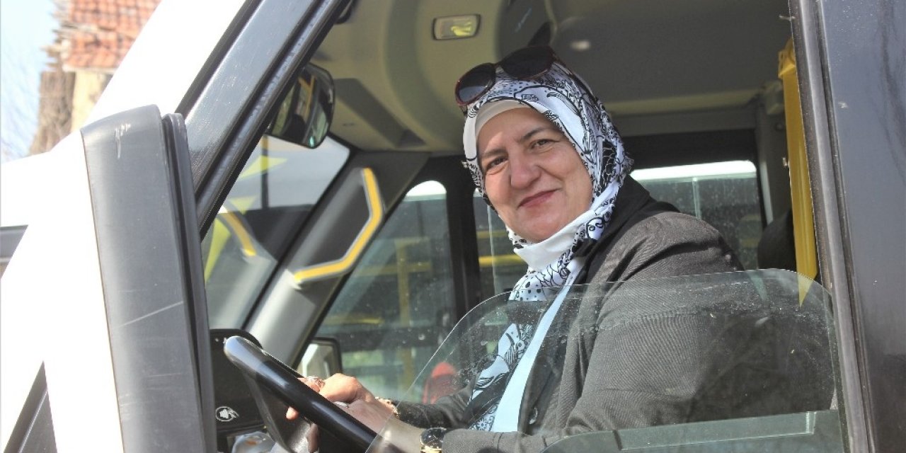 Kadın Şoförü Gören Araçtan İnmek İstedi, Yolculuk Yapınca Hayran Kaldı
