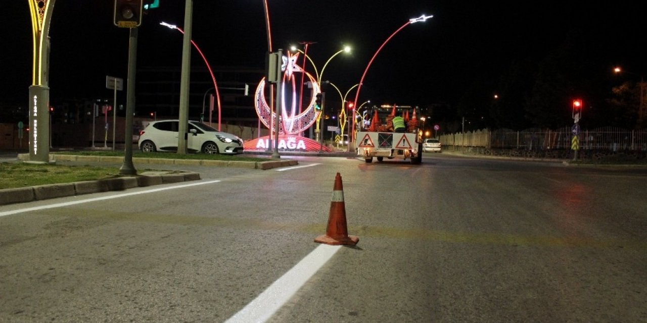 Aliağa’da Yol Şerit Çizgileri Yenileniyor