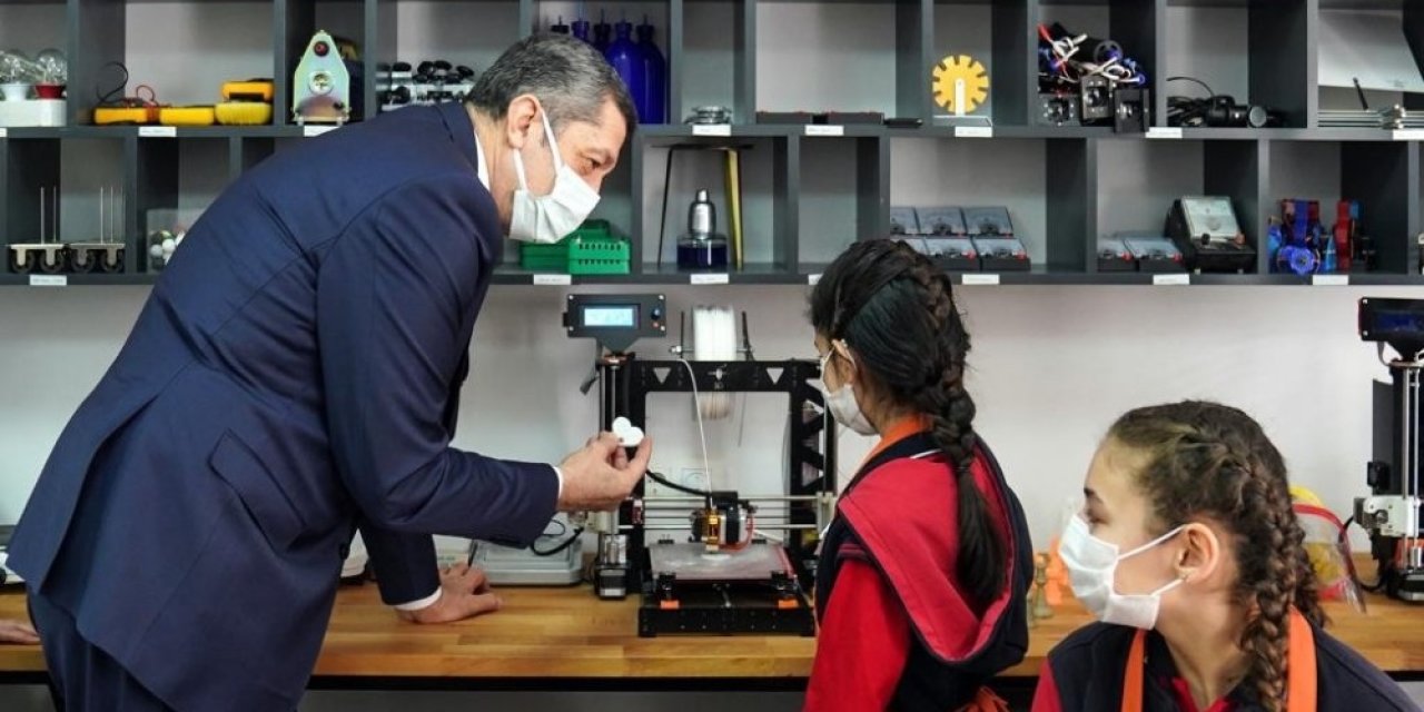 Bakan Ziya Selçuk: “çocuklarımızın Ellerini Kullanmalarına Fırsat Vererek Teori Ve Pratiği Birleştirmek İstiyoruz”