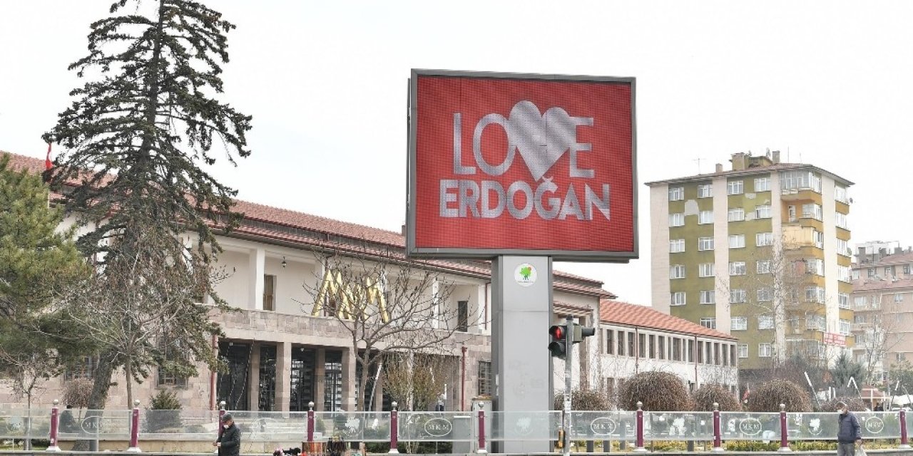 Mamak’ta "love Erdoğan" Görseli Led Ekranlara Yansıtıldı