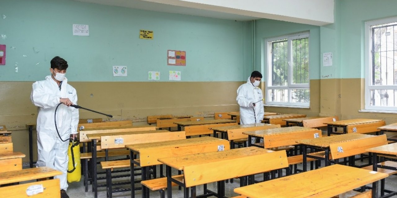 Esenyurt’ta Okullar Dezenfekte Ediliyor