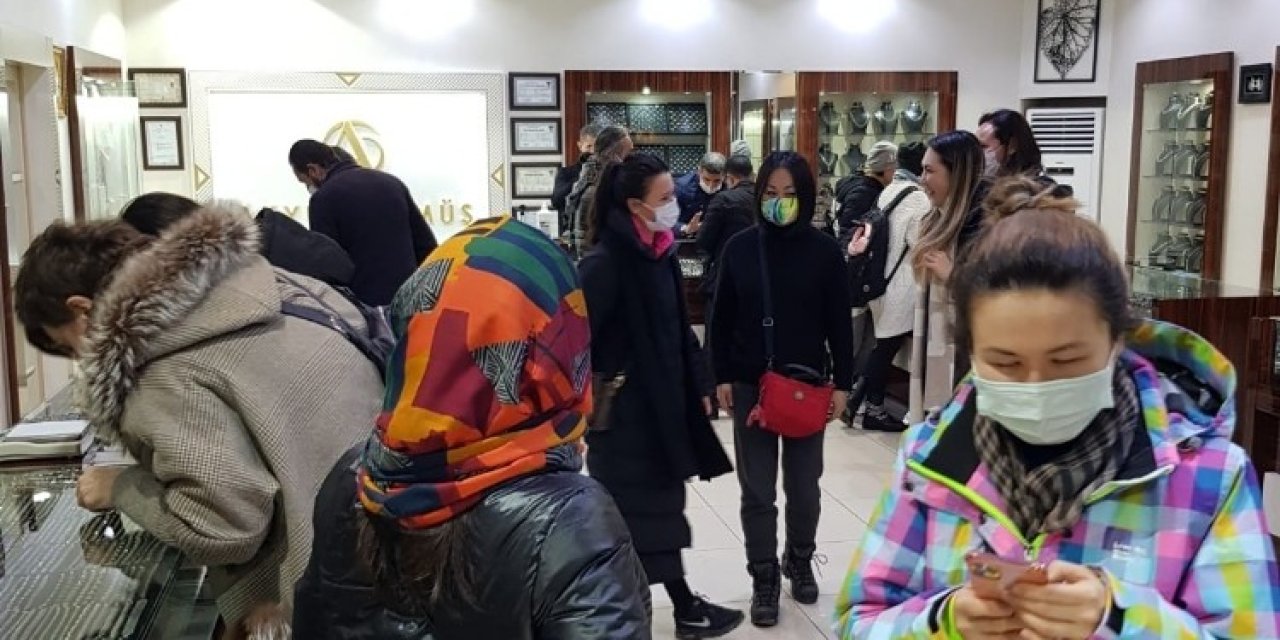 Kısıtlamaların Sona Ermesiyle Birlikte Vatandaşlar Gümüşçülere Akın Etti