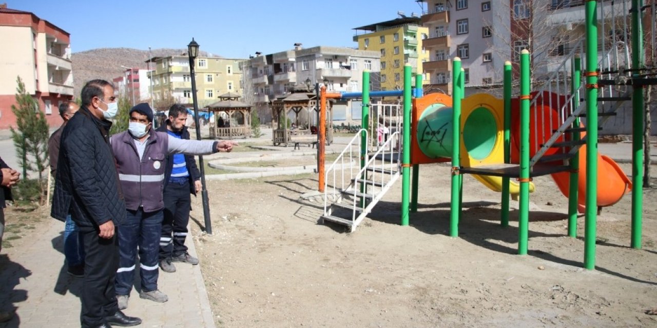 Hani Belediyesi, Baharın Gelişiyle Park, Bahçe Düzenlemesi Yaptı