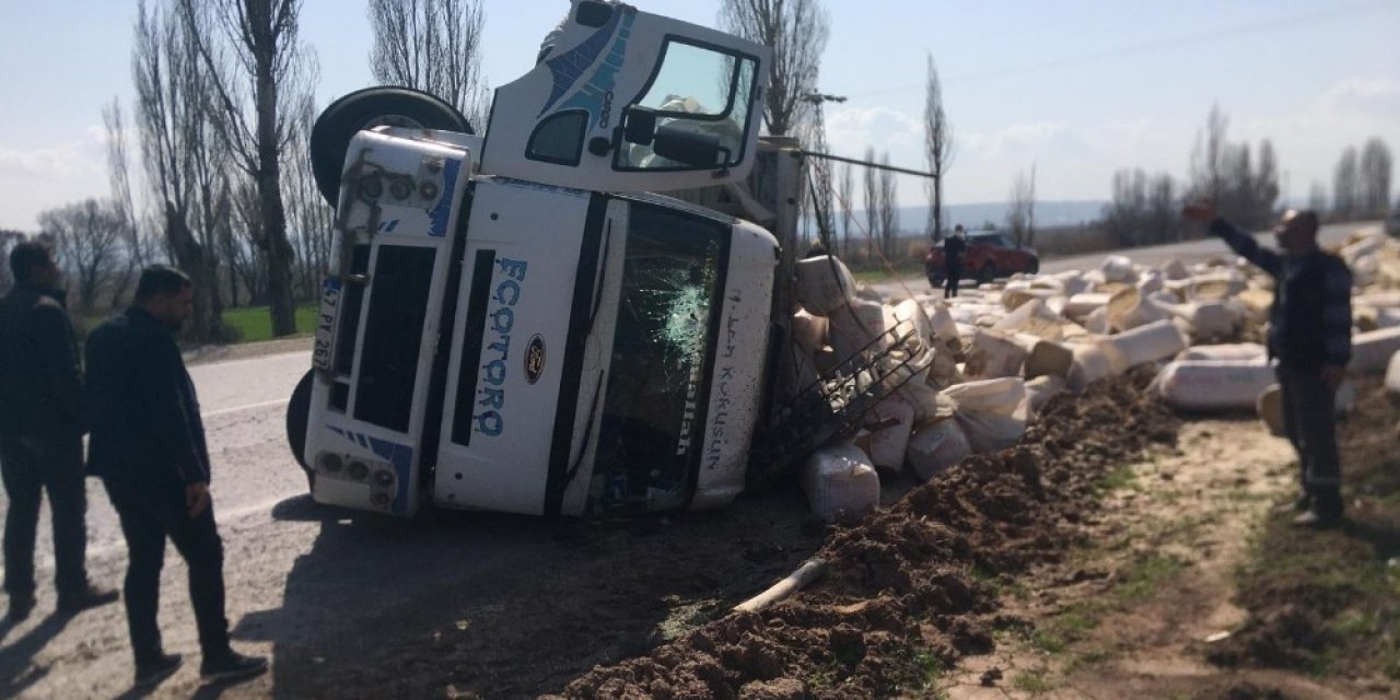 Motosiklet Sürücüsüne Çarpmamak İçin Kaza Yaptı