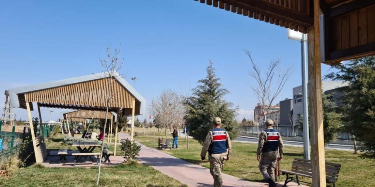 Jandarma’dan Mesire Alanları Ve Pazarlarda Korona Denetimi