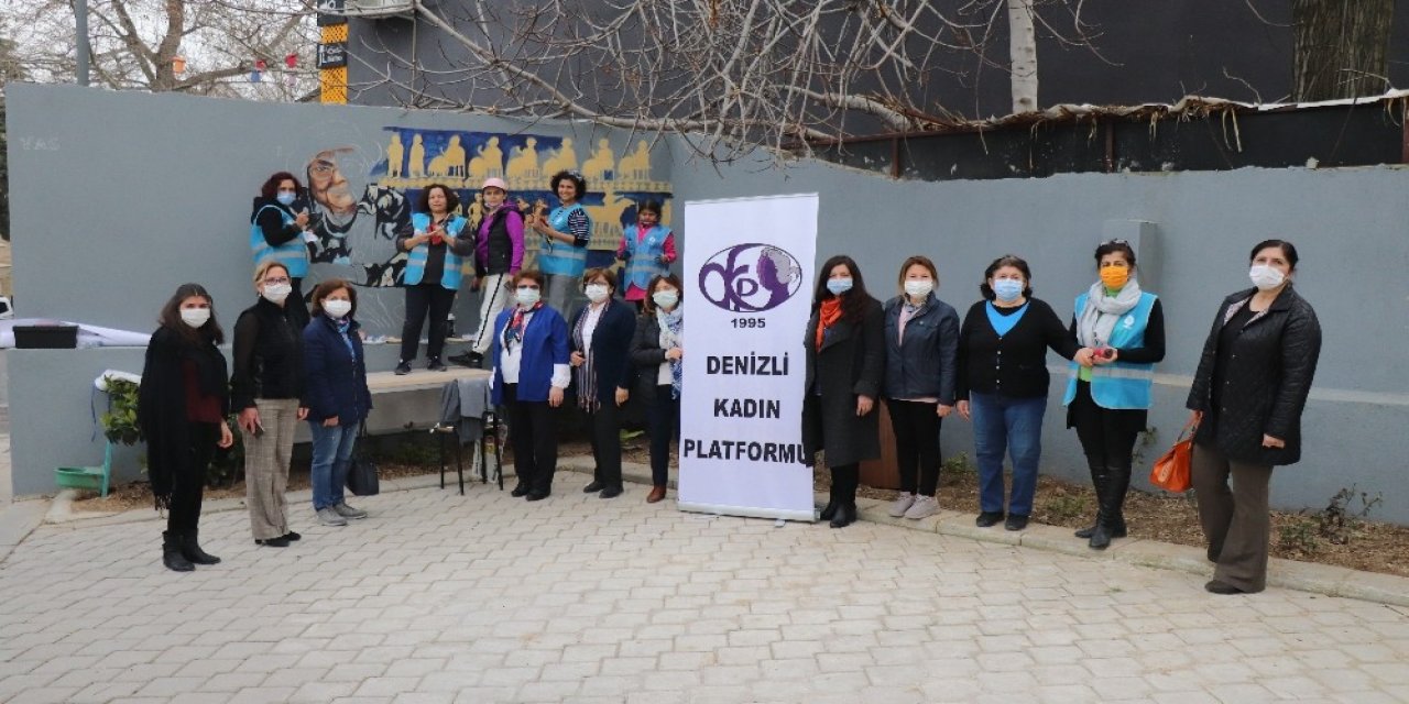 5 Kadın Öğretmen 107 Yaşındaki Sümerolog Muazzez İ̇lmiye Çığ’ın Resmini Duvara Nakşetti