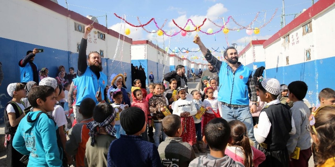 Dizi Oyuncuları Yetimlerin Gönlünü Fethetti