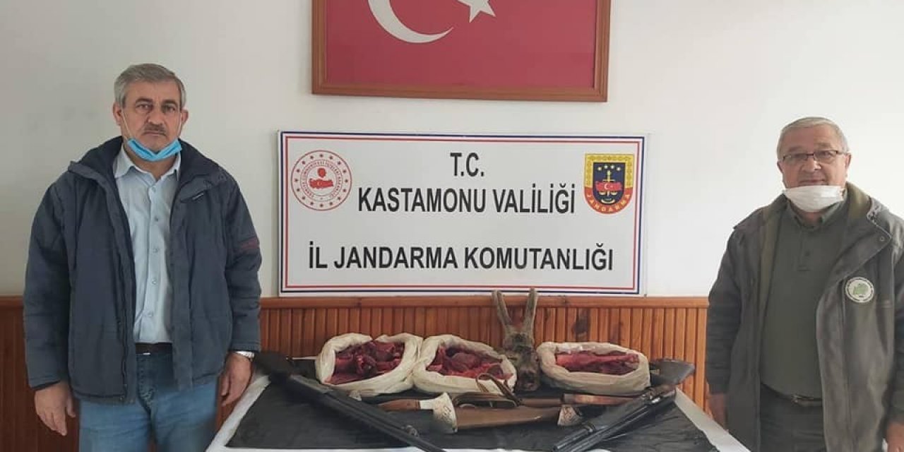 Otomobilde Karaca Eti İle Yakalanınca 19 Bin Lira Ceza Yediler