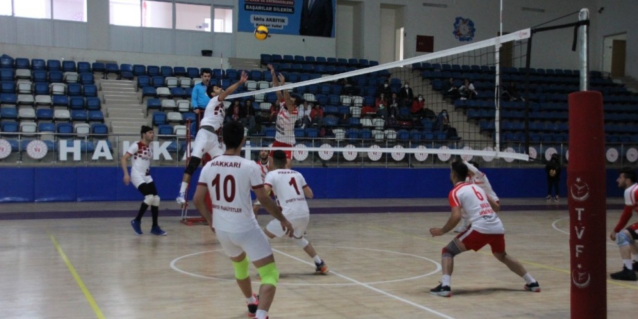 Hakkari Voleybol Takımı Diyarbakır’ı Evinde 3-2 Yendi