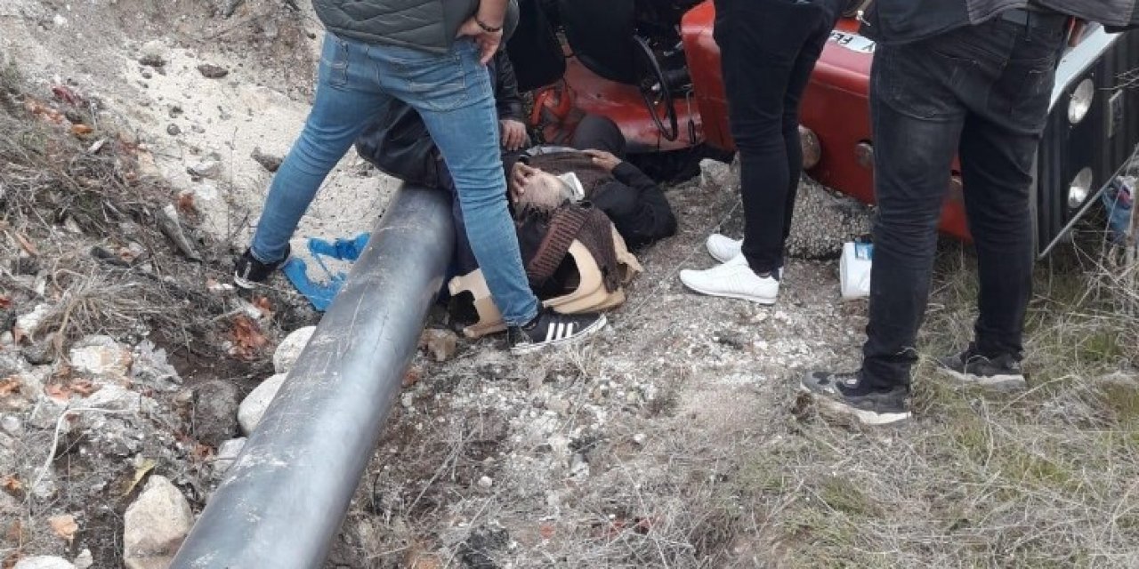 Traktörüyle Kaza Yaptı, Yoldan Geçen Sağlık Görevlileri Hayatını Kurtardı