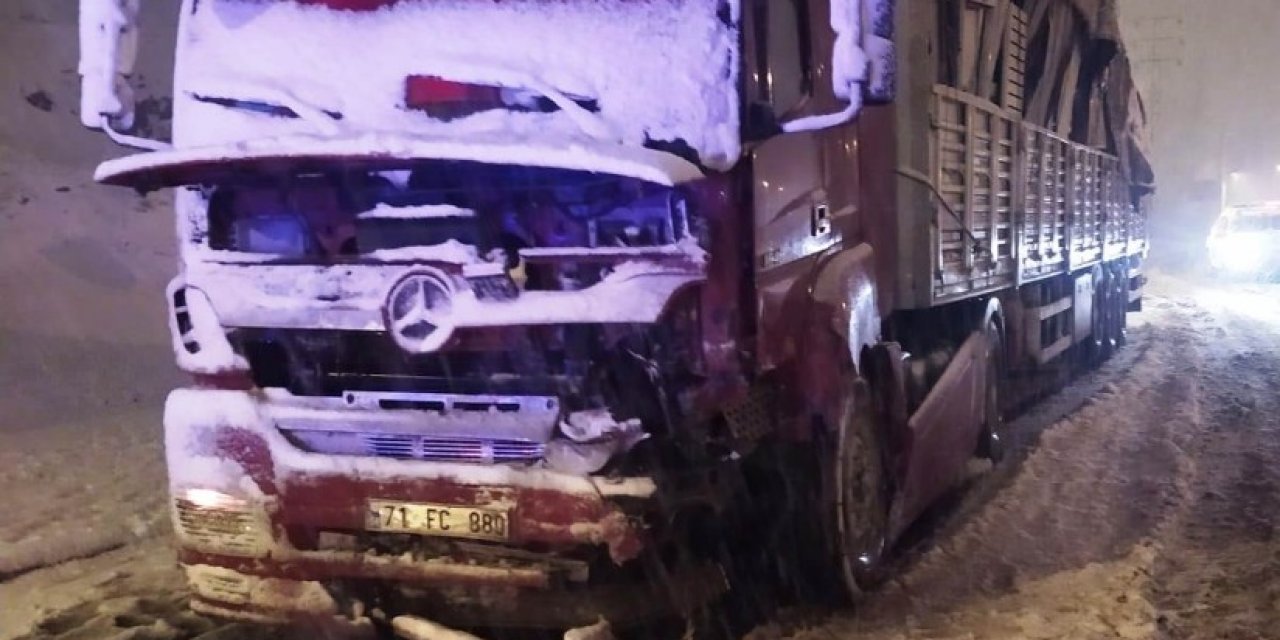 Bitlis’te Kar Yağışı Kazayı Da Beraberinde Getirdi: 1 Yaralı